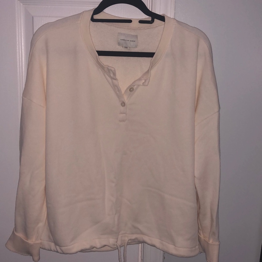 Cream colored American Eagle Casual Cropped Sweater